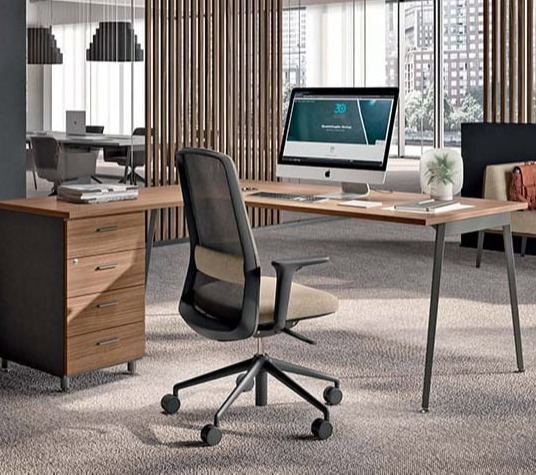 Pisalne in pisarniške mize